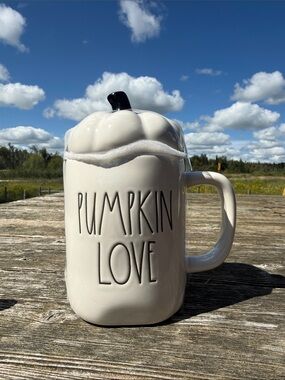 BNWT pumpkin love Rae Dunn mug with topper
